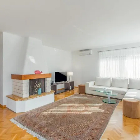 Elegant Two-bedroom With Terrace In