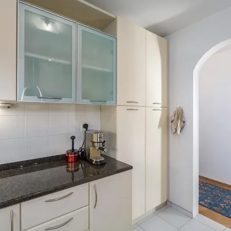 Elegant Two-bedroom With Terrace In Apartment Rovinj