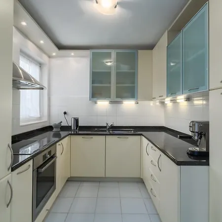 Apartment Elegant Two-bedroom With Terrace In *