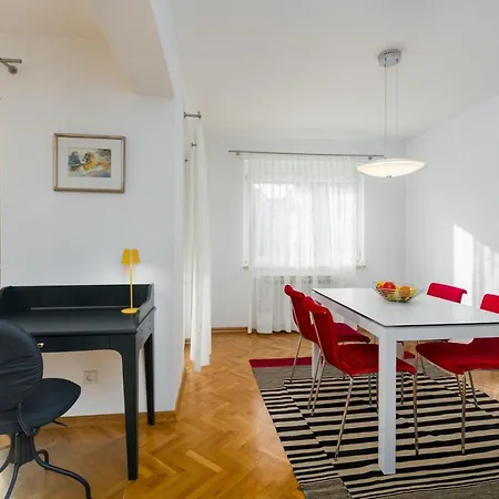 Elegant Two-bedroom With Terrace In Apartment *