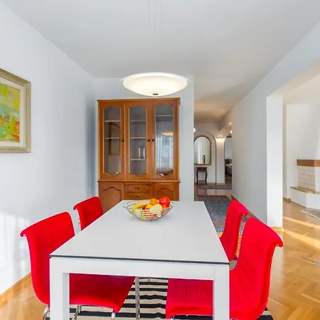Elegant Two-bedroom With Terrace In *