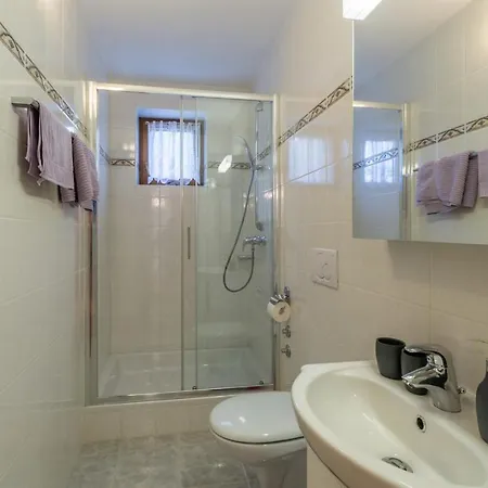 Elegant Two-bedroom With Terrace In Apartment *