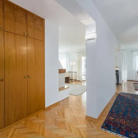 Elegant Two-bedroom With Terrace In Appartement Rovinj