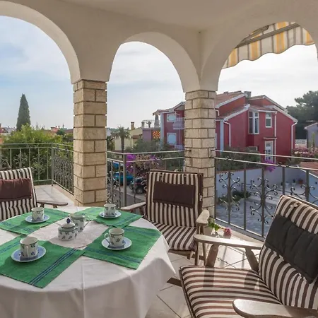 Appartement Elegant Two-bedroom With Terrace In *
