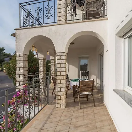 Appartement Elegant Two-bedroom With Terrace In Rovinj