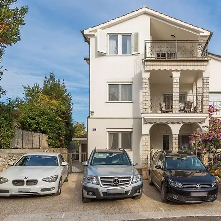 Elegant Two-bedroom With Terrace In Apartment Rovinj