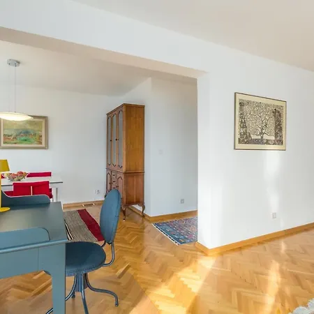 Elegant Two-bedroom With Terrace In *