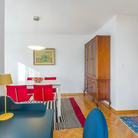 Elegant Two-bedroom With Terrace In Rovinj