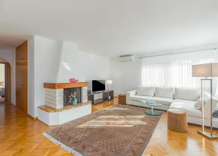 Elegant Two-bedroom With Terrace In