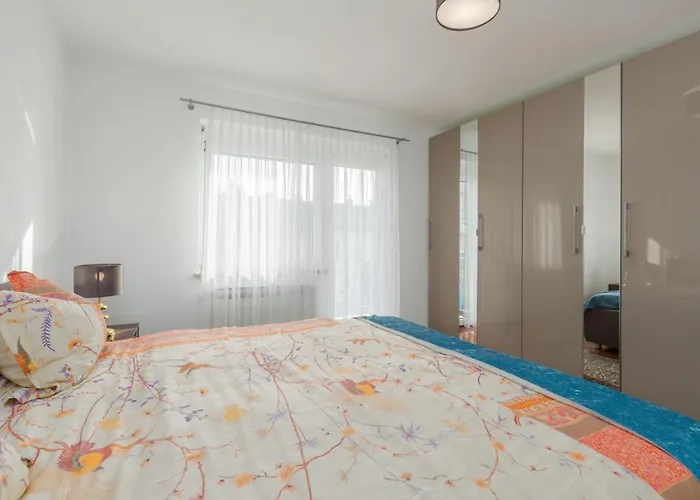 Elegant Two-bedroom With Terrace In Διαμέρισμα Ρόβινι