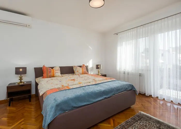 Elegant Two-bedroom With Terrace In Διαμέρισμα *
