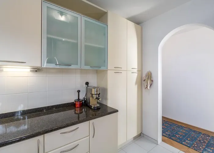 Elegant Two-bedroom With Terrace In Διαμέρισμα Ρόβινι