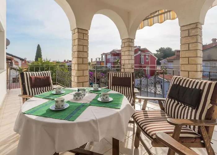 Διαμέρισμα Elegant Two-bedroom With Terrace In Ρόβινι