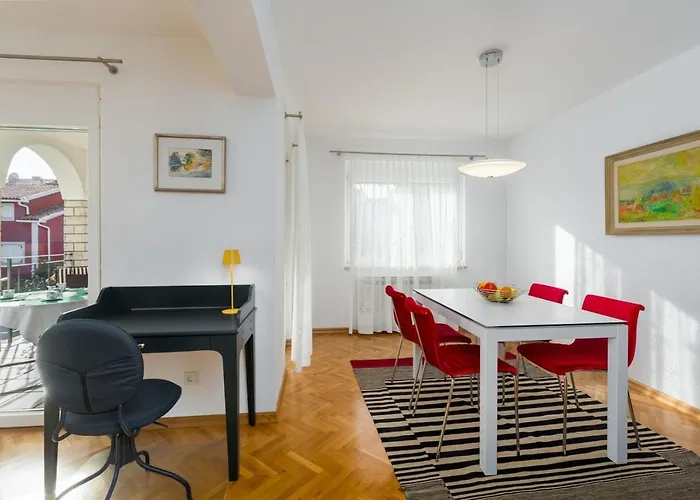 Elegant Two-bedroom With Terrace In Διαμέρισμα *