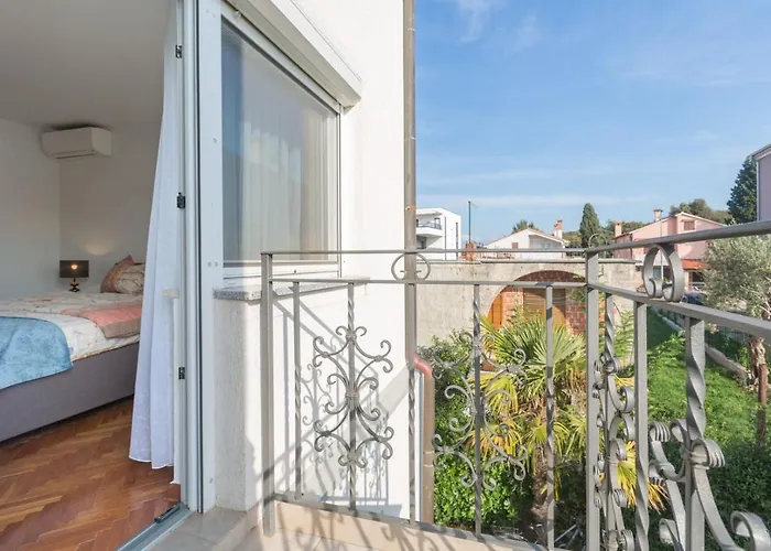 Elegant Two-bedroom With Terrace In Διαμέρισμα