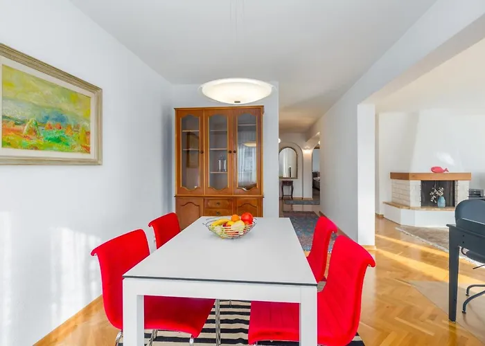 Elegant Two-bedroom With Terrace In *