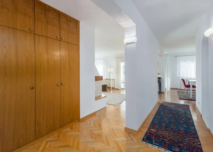 Elegant Two-bedroom With Terrace In Διαμέρισμα Ρόβινι