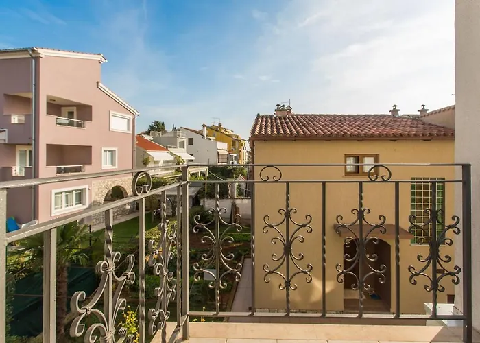 Elegant Two-bedroom With Terrace In Διαμέρισμα *
