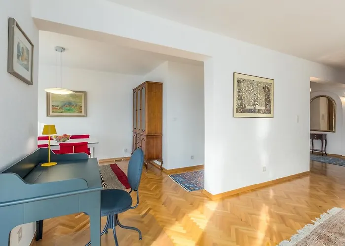 Elegant Two-bedroom With Terrace In *