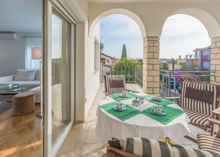 Elegant Two-bedroom With Terrace In
