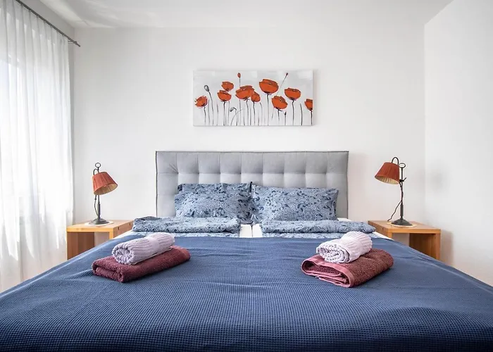 Elegant Two-bedroom With Terrace In Ρόβινι